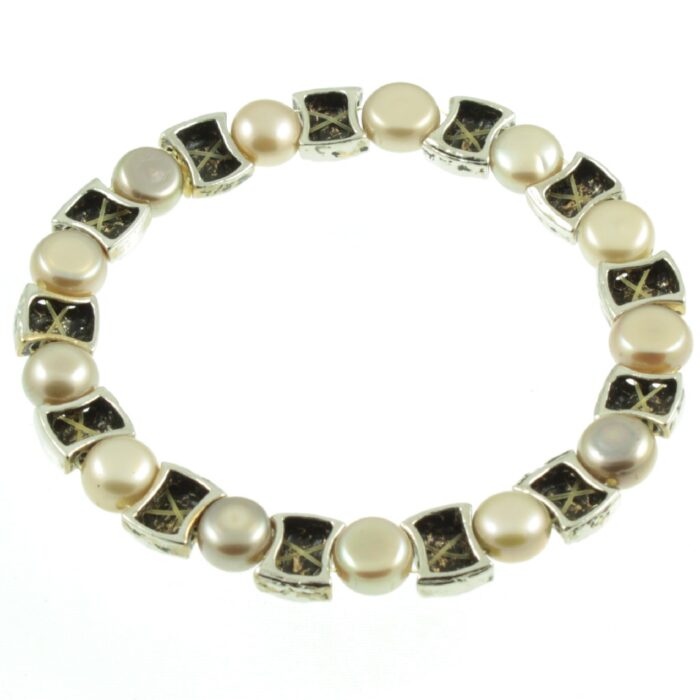 Freshwater pearl bracelet - inside view
