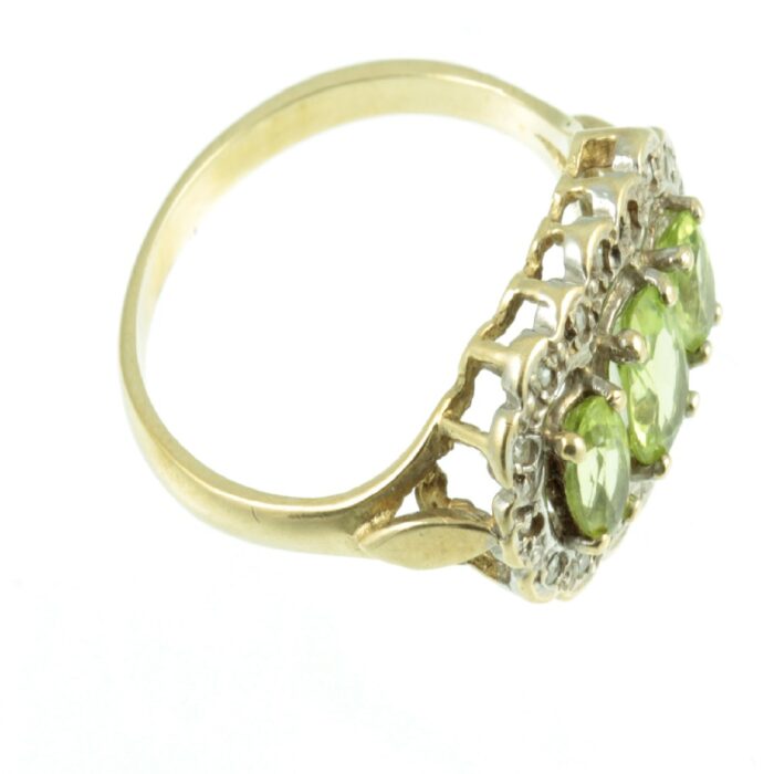 Side view of peridot ring
