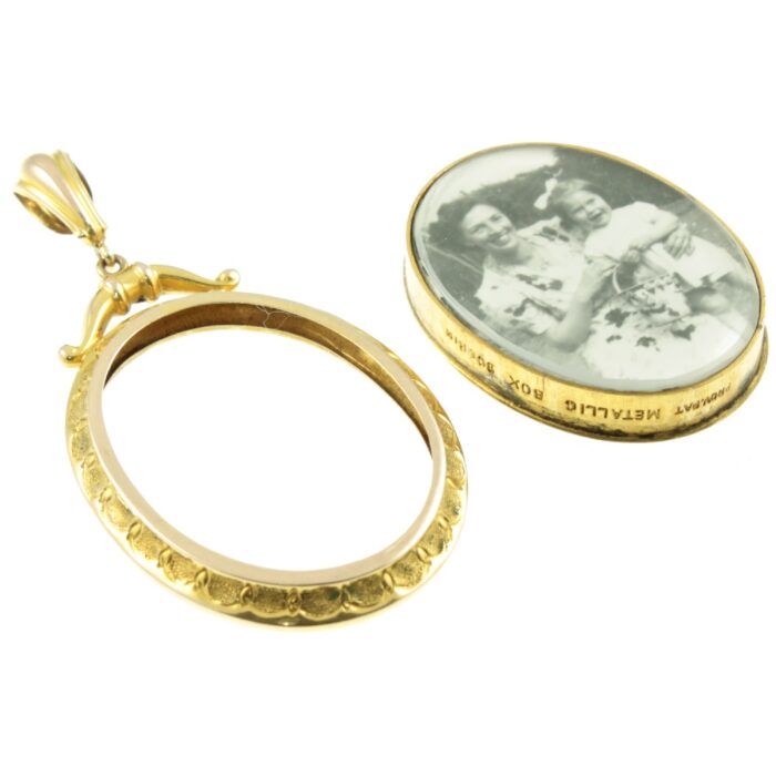 9ct Gold Oval Picture Locket
