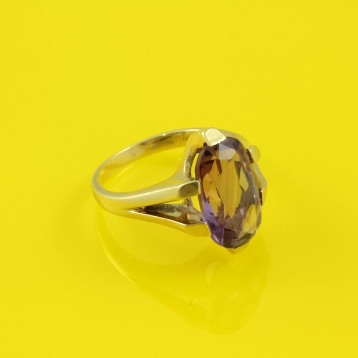 contemporary 18ct gold amethyst ring