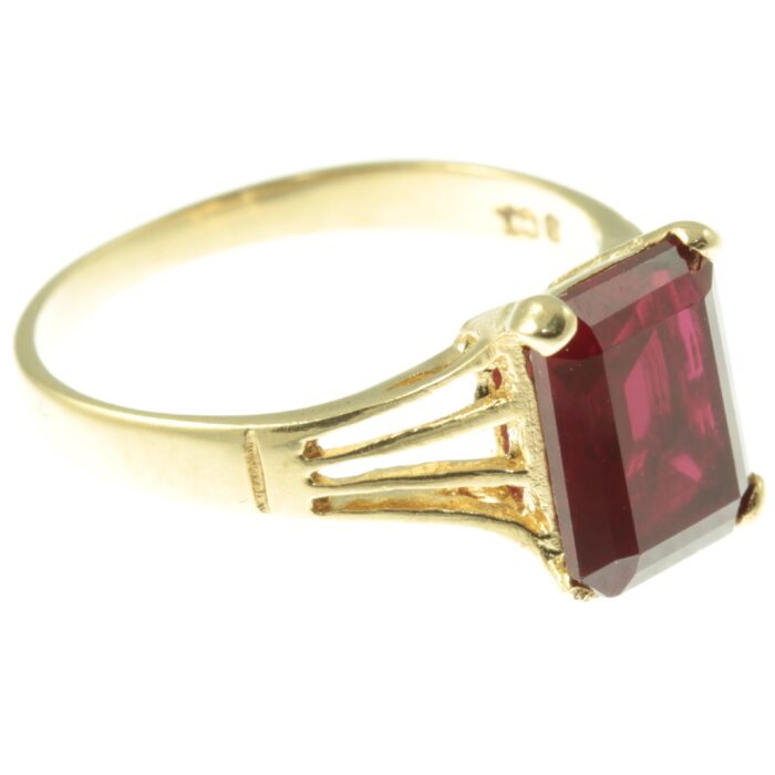 9ct gold Ruby vintage ring